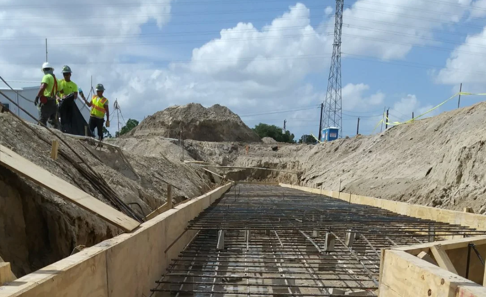 Elevated deck concrete pour — safe, coordinated placement (7)